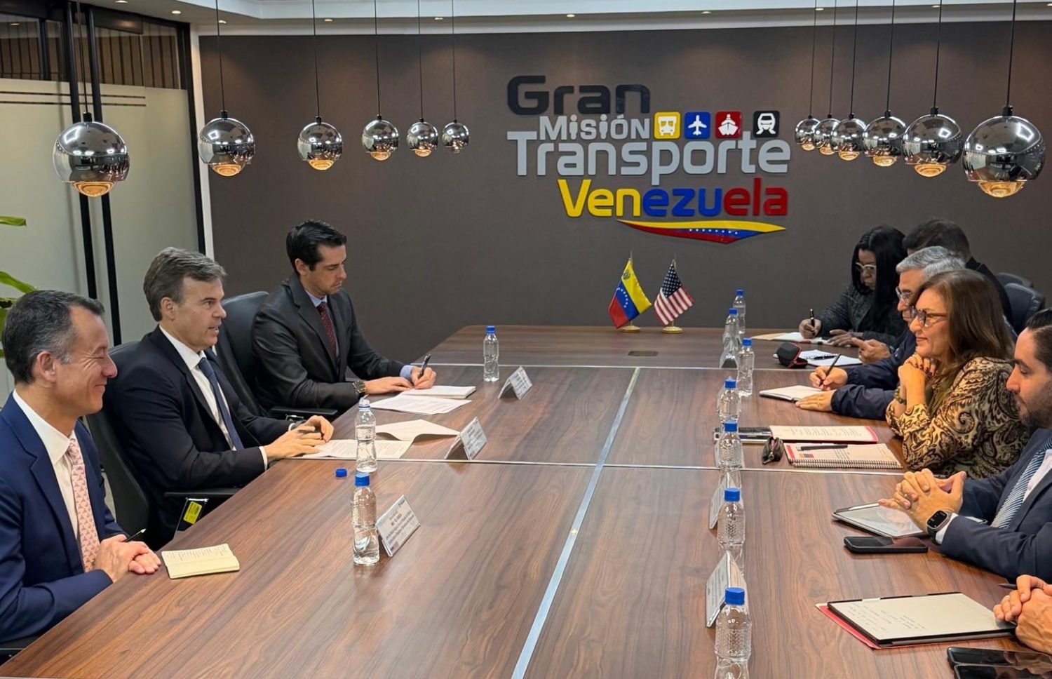 Venezuela y EEUU buscan ampliar la conectividad aérea y las exportaciones energéticas
