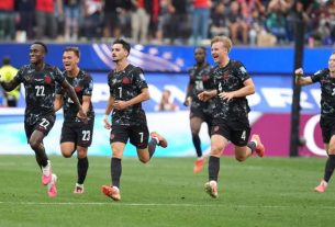 Canadá porfió y venció, Sudáfrica se despidió de la Copa