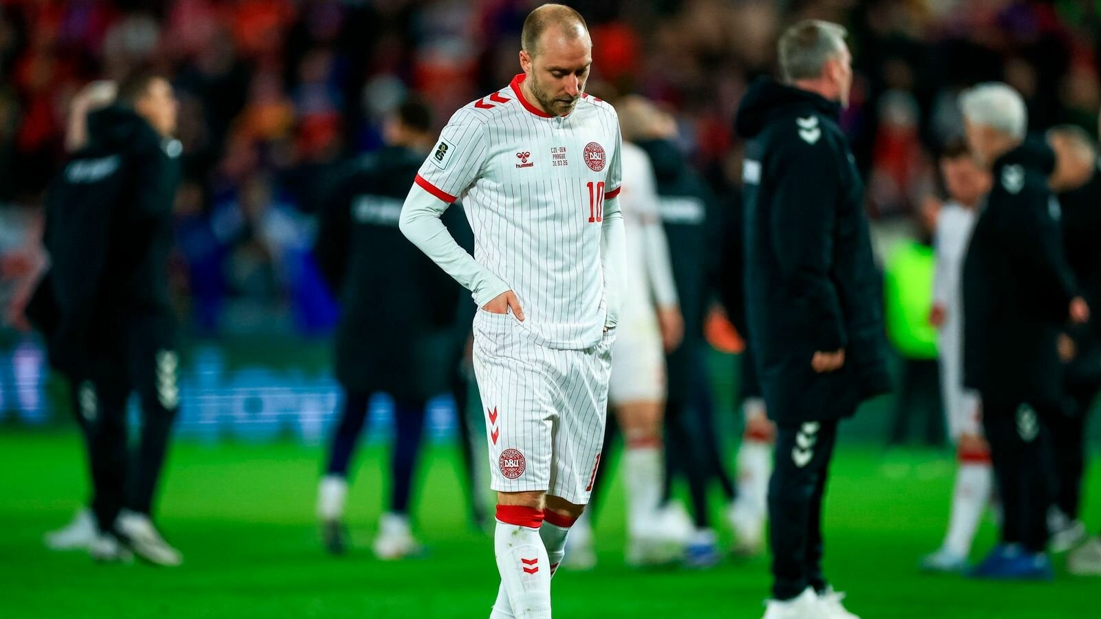 Christian Eriksen vuelve a desplomarse en pleno partido
