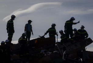 Rescatistas en Catia La Mar