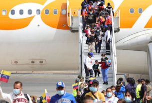 Retornan al país 133 venezolanos repatriados desde EEUU
