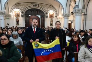 Cientos de venezolanos en Buenos Aires se reúnen en misa por víctimas de terremotos