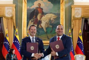 Venezuela y la tecnológica SLB firman un acuerdo preliminar de explotación de crudo y gas