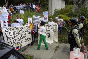 "¡Elecciones ya!", reclaman sindicatos en Venezuela ante Embajada de EE.UU. en Caracas