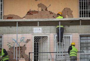 Venezuela esboza un plan de vivienda tras sismos y promete dar 200 casas la próxima semana