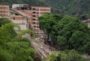 Colapsa parcialmente un colegio en Caracas nueve días después de los potentes terremotos