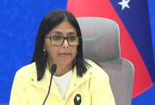 Delcy Rodríguez anuncia conversaciones con EEUU y el FMI para reconstruir infraestructura
