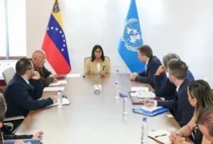 Delcy Rodríguez recibe al jefe humanitario de la ONU tras terremotos