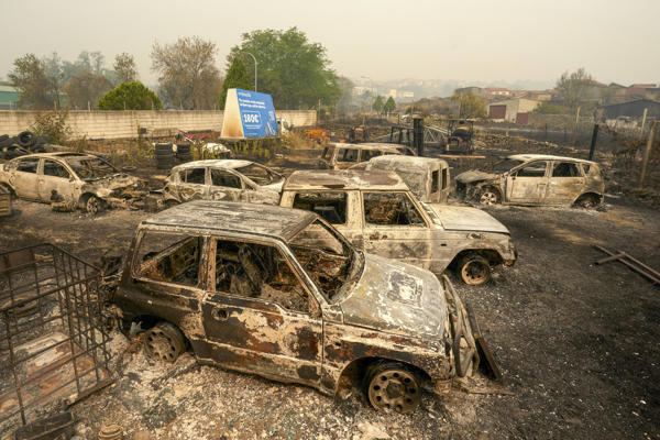 España lucha contrarreloj contra los incendios ante la amenaza de una nueva ola de calor
