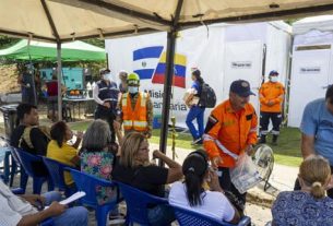 Heridos de la búsqueda entre escombros, víctimas colaterales de los sismos en Venezuela
