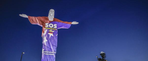 El Cristo de Río de Janeiro rinde homenaje a las víctimas de los terremotos en Venezuela