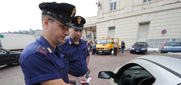 Italia considera suspender el acuerdo de Schengen con España