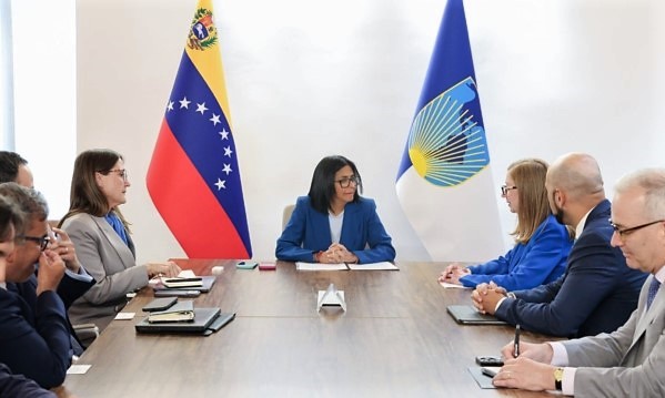 Presidenta encargada se reunió y conversó con directivos del Banco Interamericano de Desarrollo