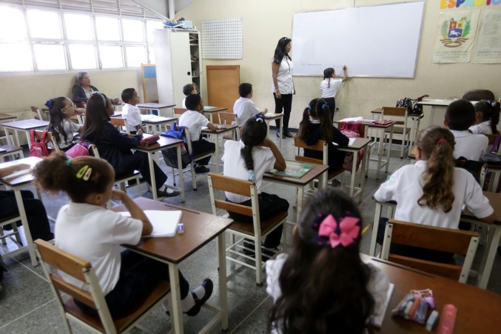 Venezuela retomará las clases en zonas no afectadas por los terremotos