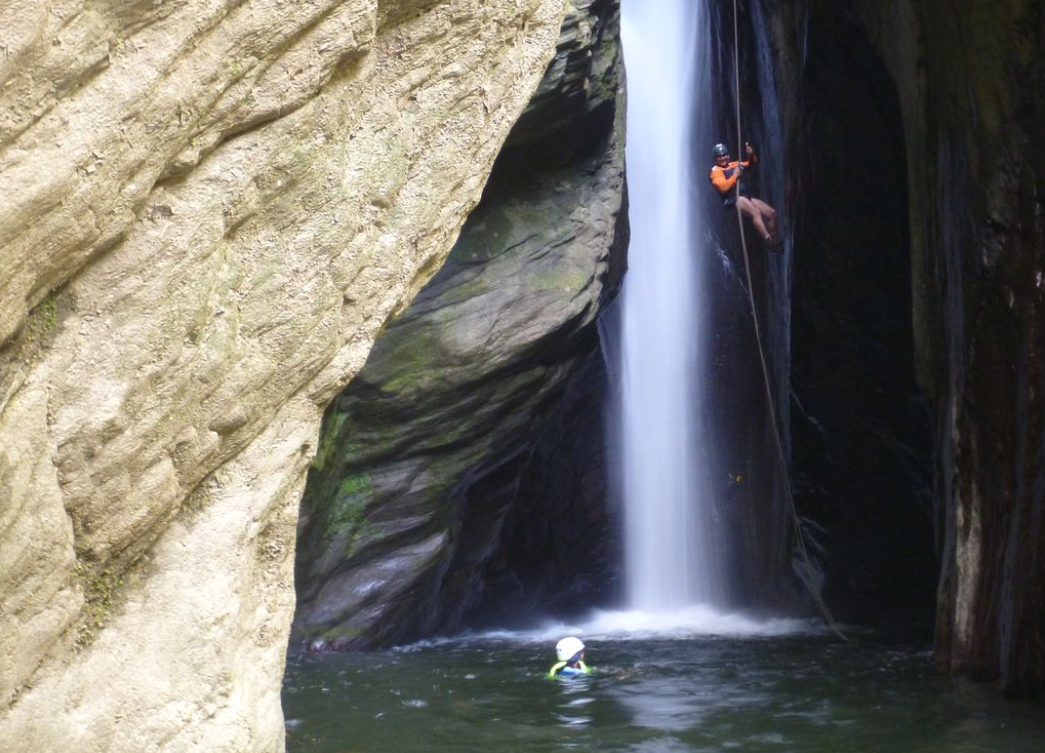 Rappel en Venezuela: las 5 rutas más espectaculares y su nivel de dificultad | Por Alberto Constantino Konrad Davila